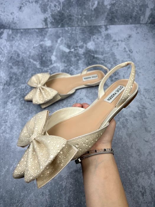 Steve Madden Kremowe Baleriny Slingback z Perłową Kokardą