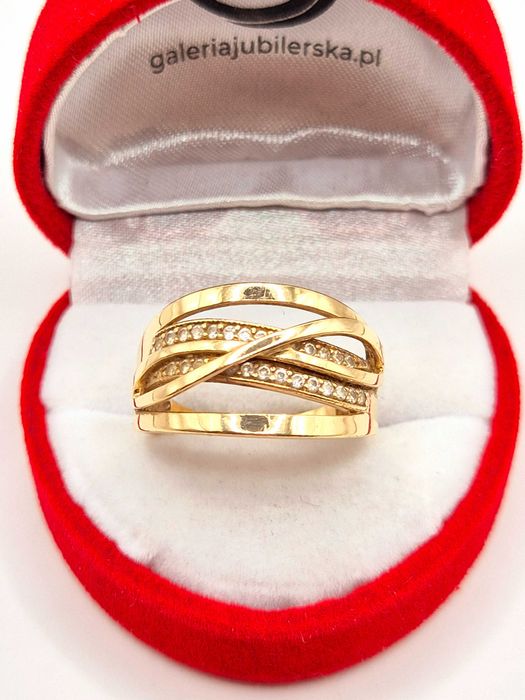 Duży pierścionek wykonany ze złota 333 (8K).