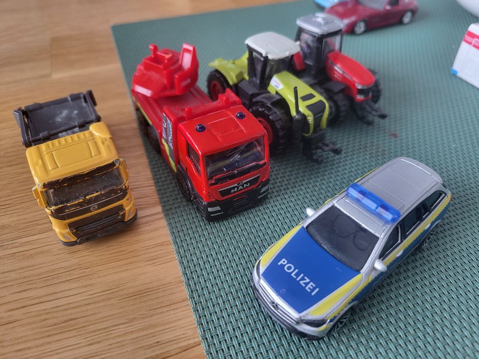 Samochodziki  resoraki majorette  zestaw polizei class  massey  volvo