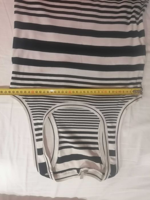 T shirt sem mangas às riscas.