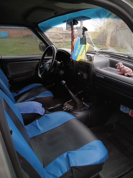 Газ-Волга 31105.