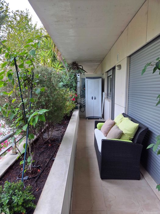 arrenda-se apartamento T2 no vale das flores