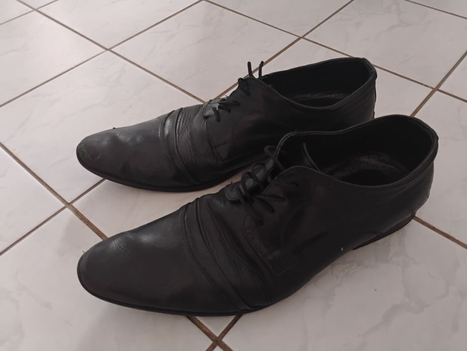 Buty męskie do garnituru.