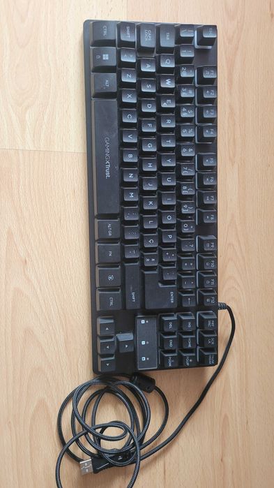 Acessório Gaming em bom estado: Teclado Trust GXT 794 Gaming Preto RGB