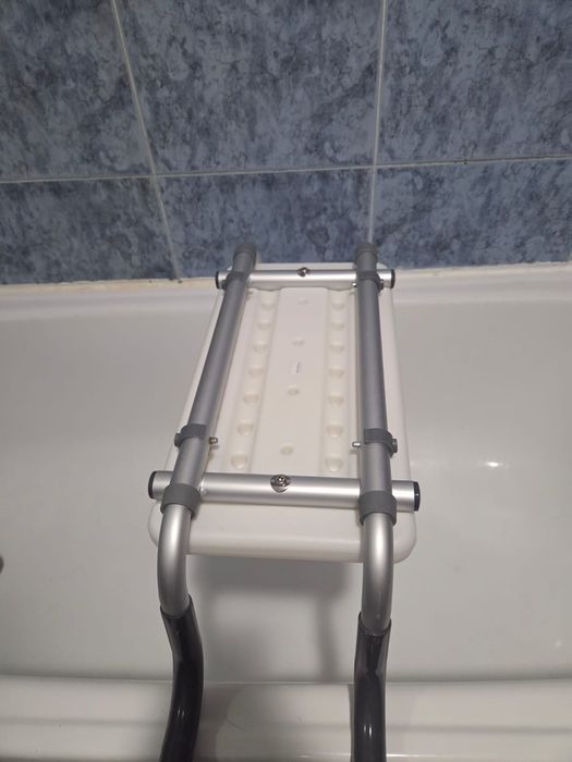 Cadeira de banho e barra de apoio