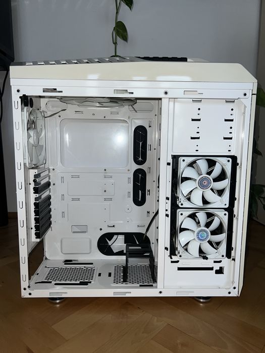 Obudowa komputerowa biała cooler master cm storm stryker retro