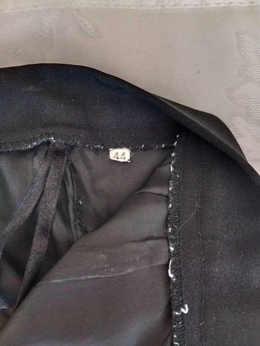 Damski czarny kostium rozmiar 44