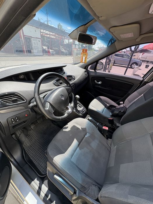 Renault grand csenic