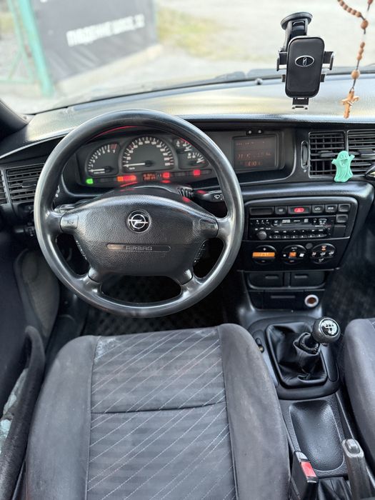 Opel Vectra b 1.8 бенз