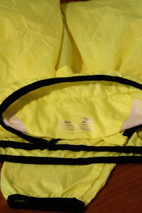 Casaco amarelo Mizuno