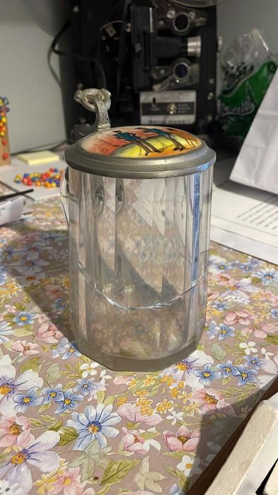 Caneca alemã antiga (1840–1865) Tampa em Estanho Esmaltado