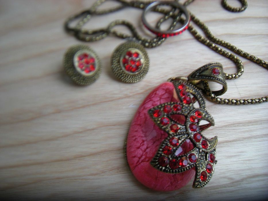 Komplet czerwone kryształki antyczne złoto kolczyki naszyjnik obr