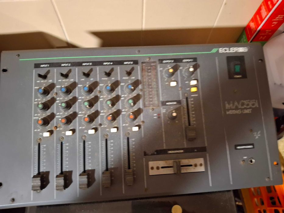 Mesa de mistura  em bom estado