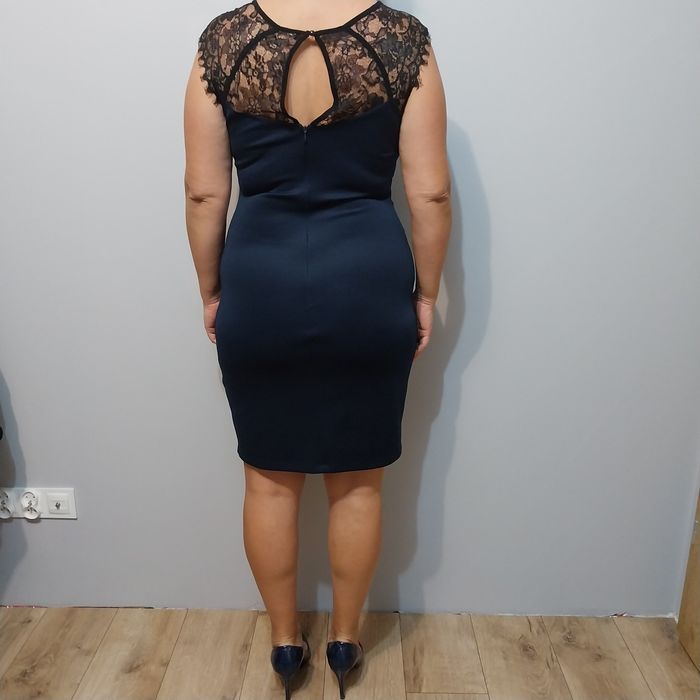 Elegancka sukienka 40 zł.