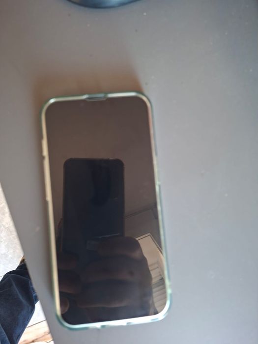 iPhone 16e cinzento usado como novo