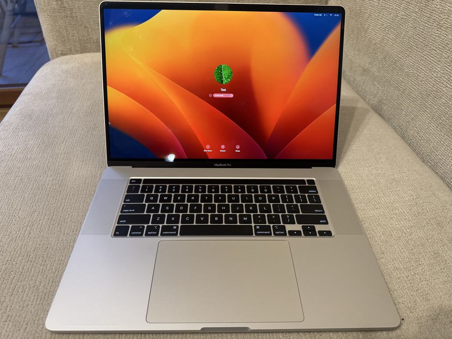 Macbook Pro 16 cali