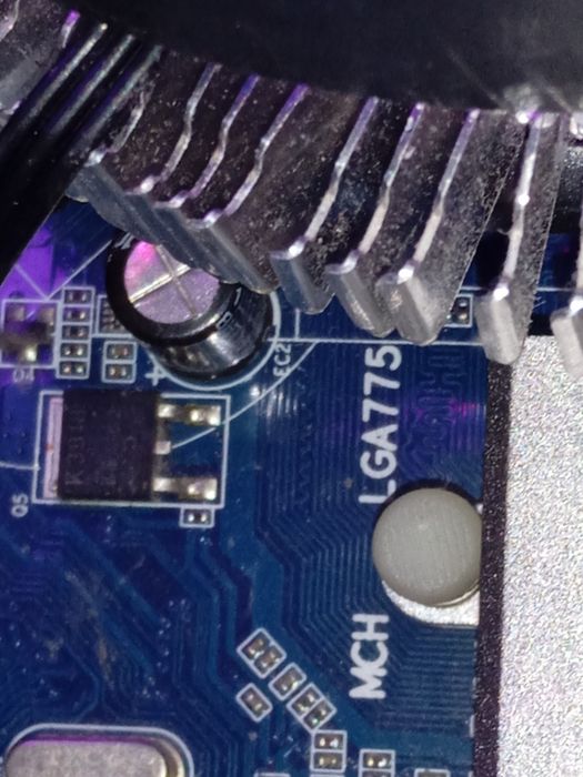 2 płyty główne plus chłodzenia ramy procesory