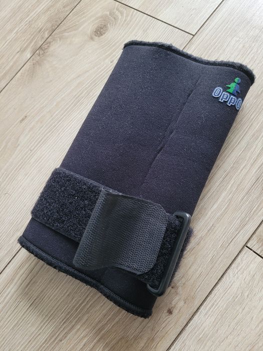 Stabilizator łokcia tenisisty OPPO 1080 XL – czarny
