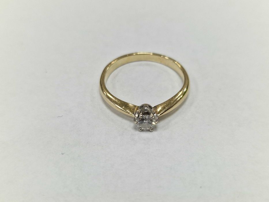 Złoty pierścionek/ 585/ 1.79 gram/ R10.5/ DIA 0.19 CT/ certyfikat