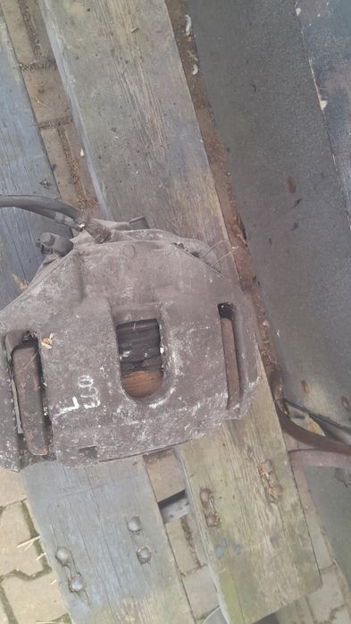 Zaciski komplet bmw e60 3.0d 3.0i na duże tarcze 324