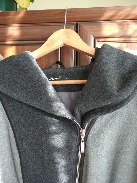 Damski krótki płaszczyk