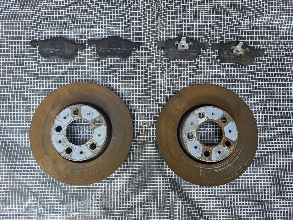 Tarcze hamulcowe przód Volvo S80 I 98-06 XC70 I 00-07 ATE  klocki kpl