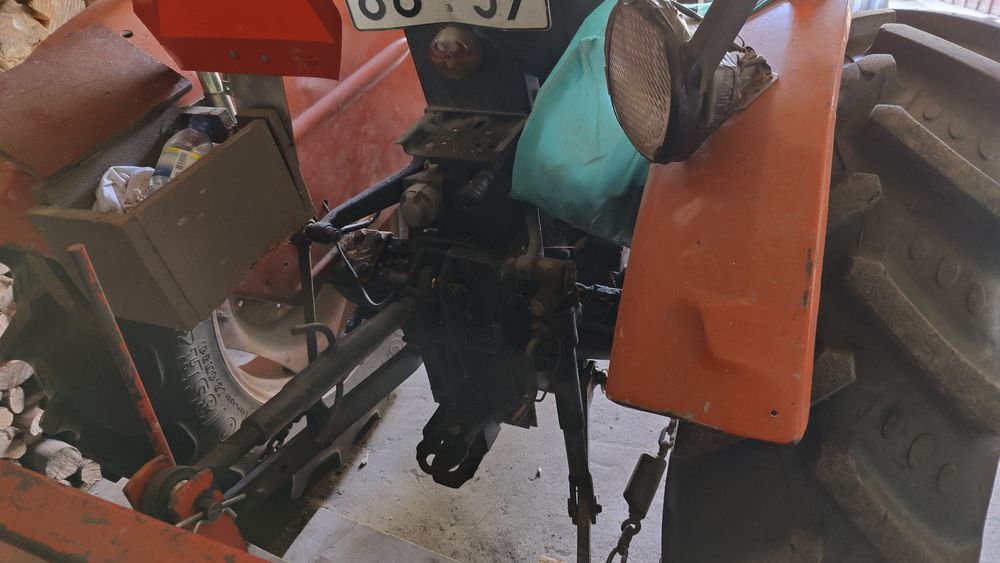 Trator Kubota L285 (31 cv) – 2WD –  Pneus novos – Isento de Arco