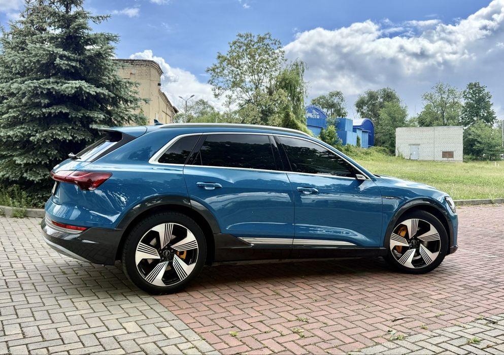 Audi e-tron 2019 VIN WAUZZZGE5KB005038 фото оголошення 10 з 24