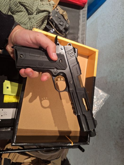 Pistola airsoft rossi redwings