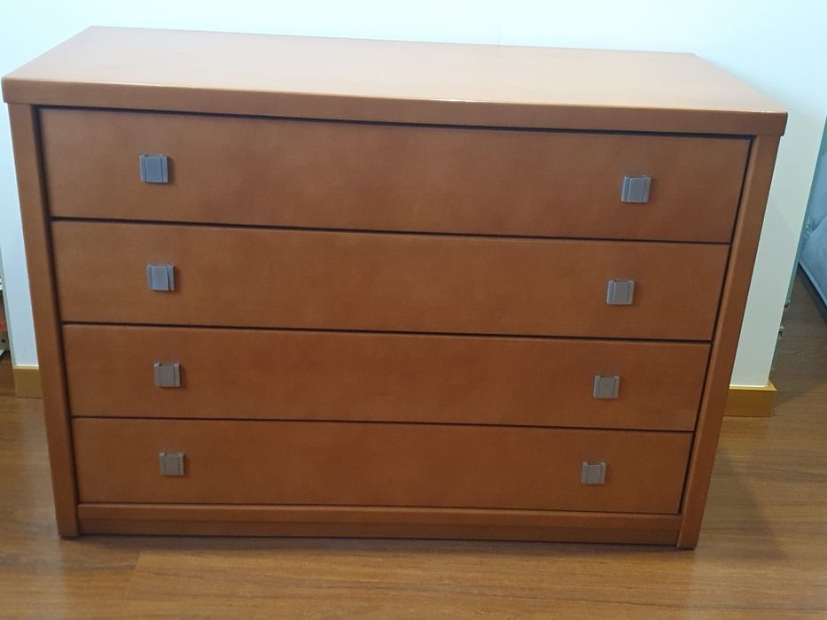 Cama 2 mesinhas de cabeceira e cômoda