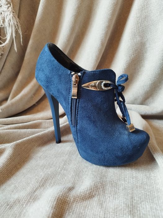 Botim Jennika, em azul