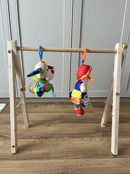 Baby gym, stojak edukacyjny dla dzieci