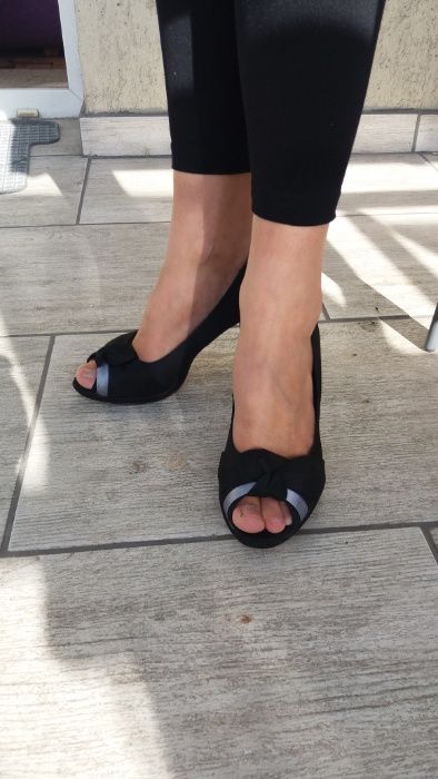 Eleganckie Czółenka 24,5 cm, 38 czarno- popielate na obcasie, jedwabne