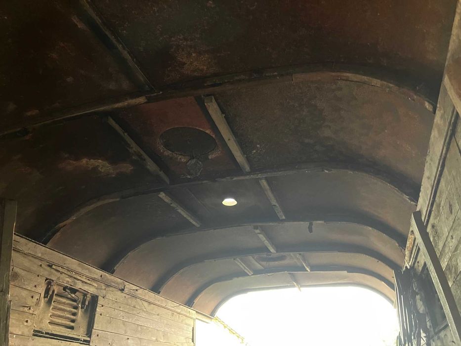 Метало/дерев'яний гараж з залізно-дорожнього вагона!