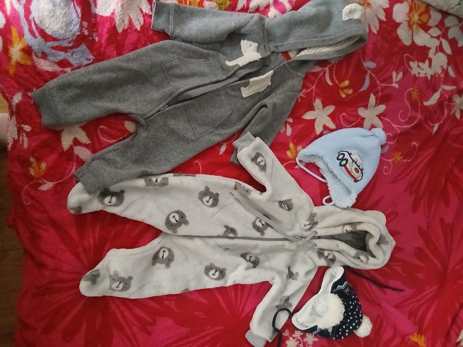 Флісовий комбінезон та утеплені костюмчики, шапочки 3-6 місяців ,лакта