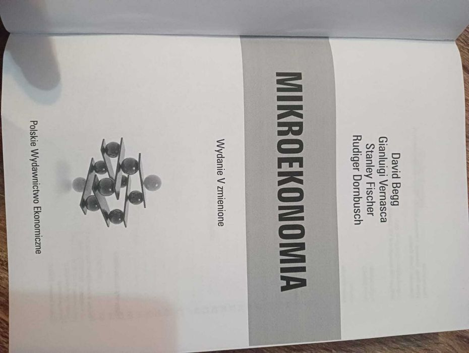 Mikroekonomia oraz Makroekonomia_David Begg_stan bardzo dobry