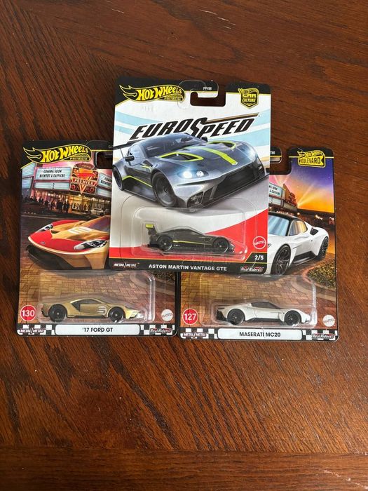 Hot Wheels Premium + Base, Matchbox