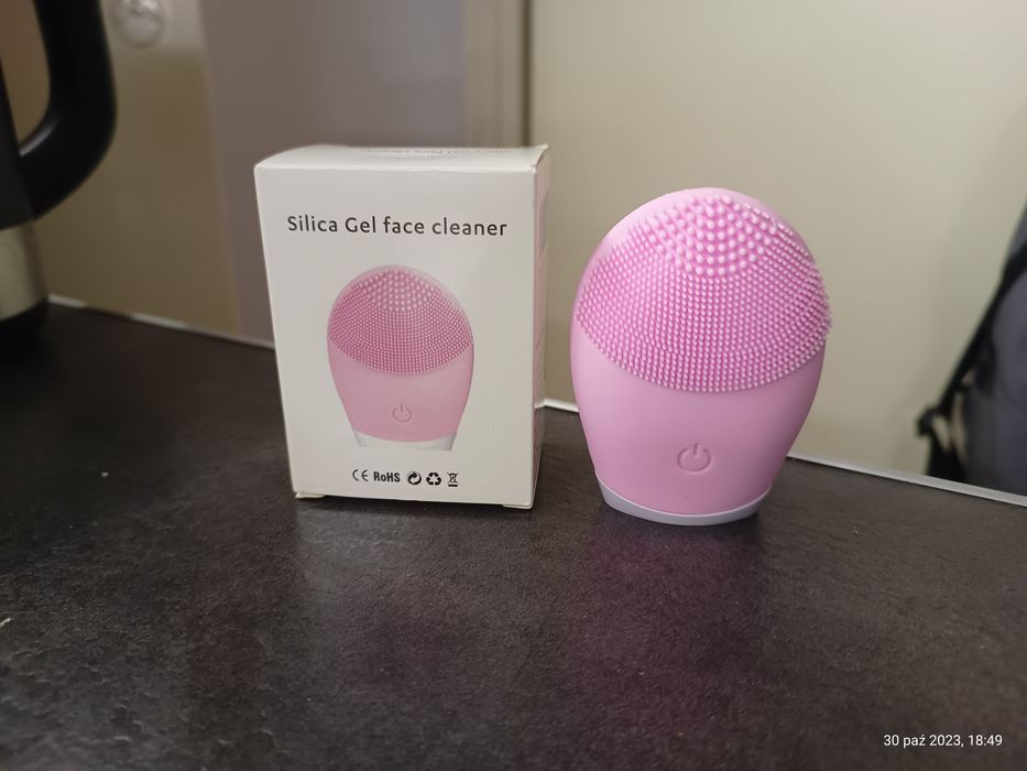 Szczoteczka masażer ultradźwiękowy do mycia twarzy