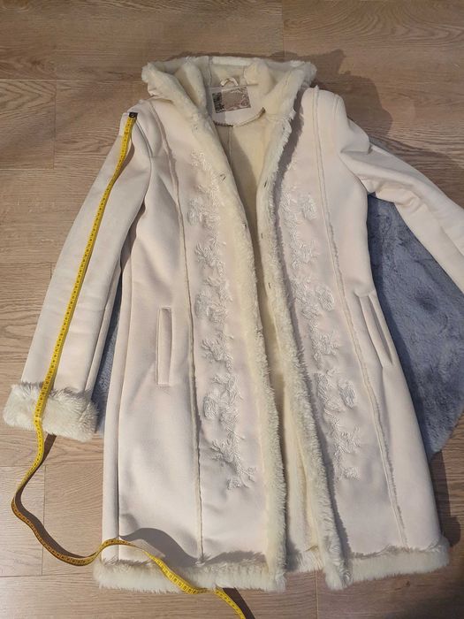 Płaszcz długi na kożuszku z kapturem rozm S/36 #ecru # stan IDEALNY