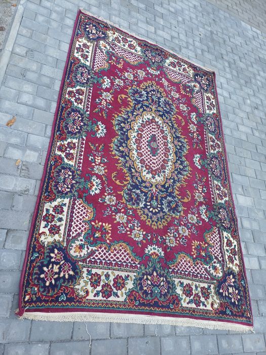 Продам натуральний килим 1,25 м ×2,5м, Подушки у подарунок.