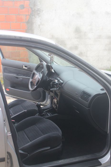 VW Golf IV Gasolina – Apenas 175.000km – Muito Estimado