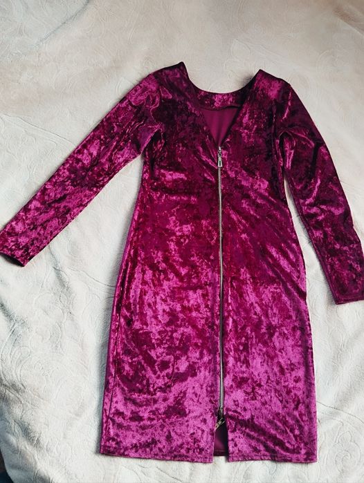 Плаття з замочком на спині