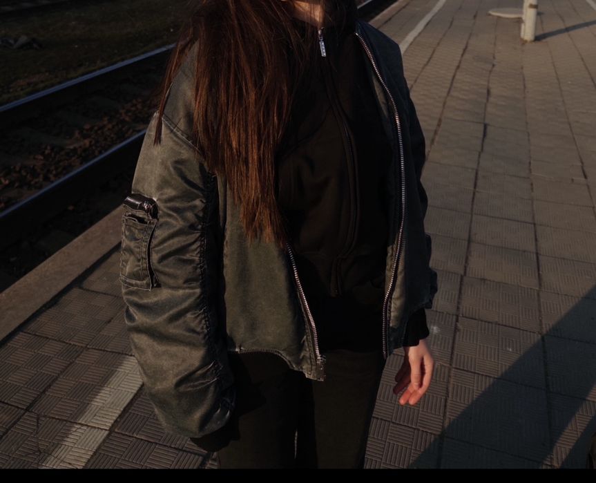 Бомбер демісезонний