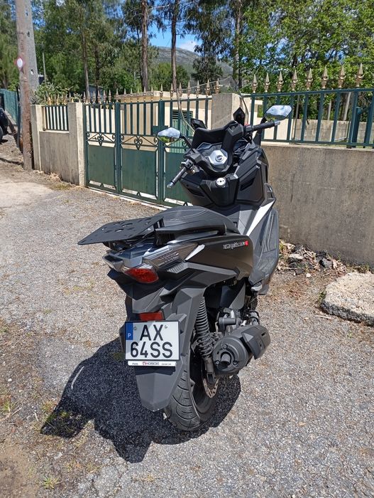 Moto  scooter SYM 125