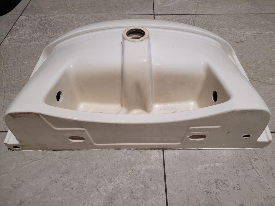 Umywalka ceramiczna łazienkowa pod zabudowę marki KOŁO