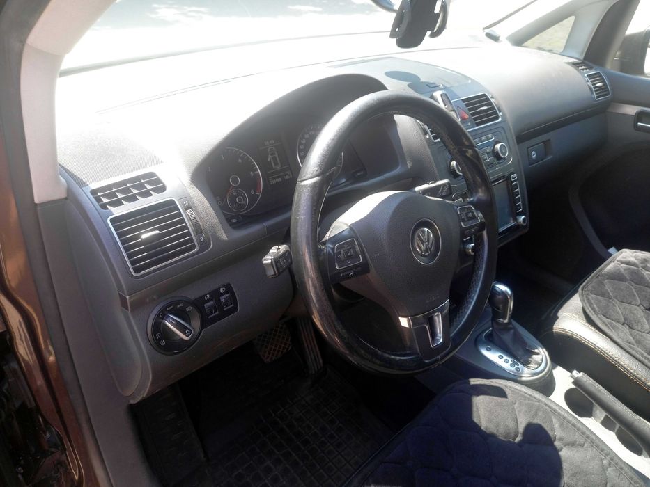 Volkswagen Touran 2011  2.0D AT (140 к.с.) Стан -Хороший.!