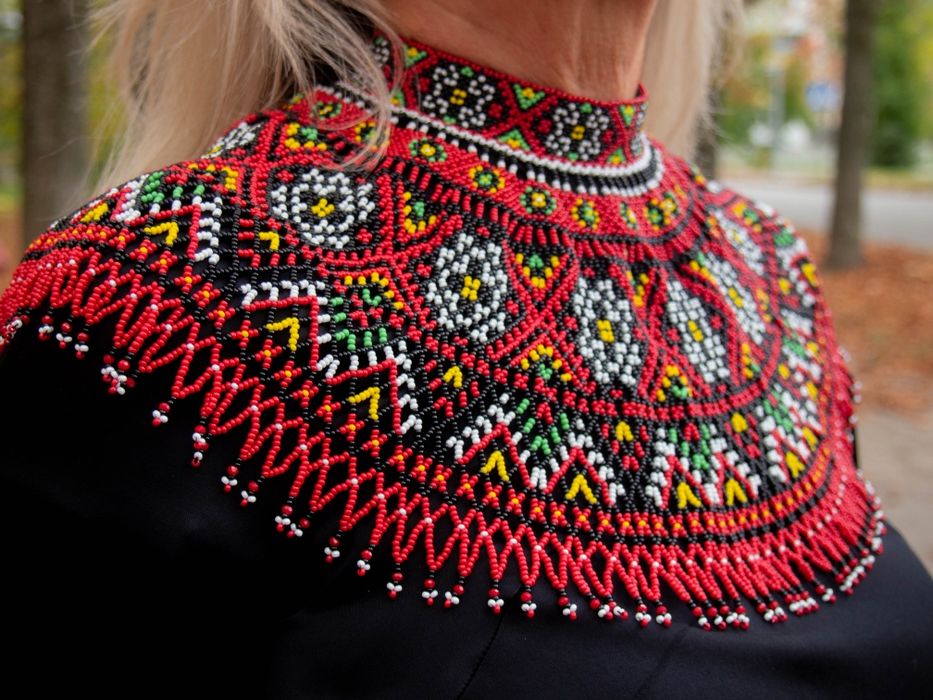 Червона криза з бісеру, силянка, кривулька