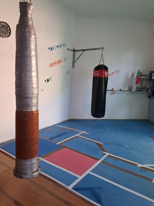 Equipamento e material desportivo  vestuário  novo  luvas e caneleiras
