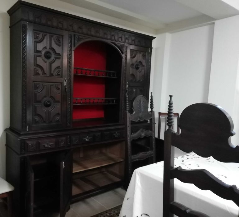 Mobília de sala vintage em pau-santo entalhado e couro gravado