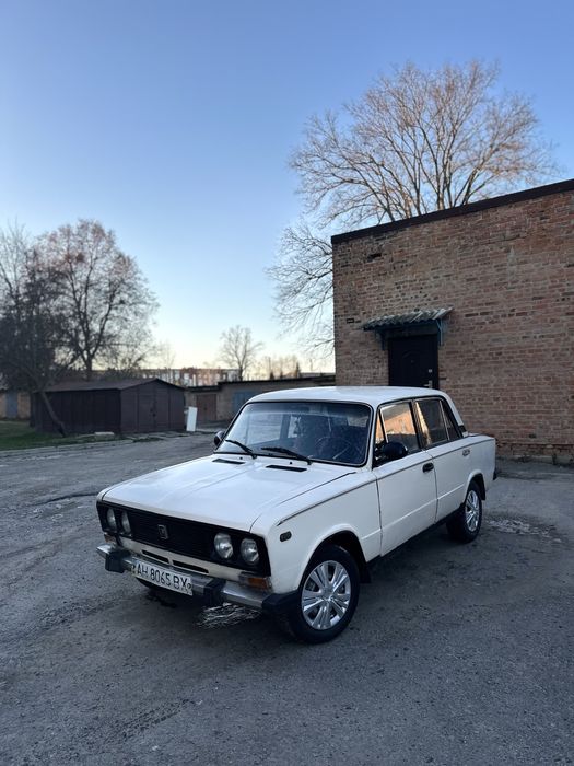 Ваз 2106 у нормальному стані, на ходу, зварювальні роботи не потрібні, дно та пороги цілі, пічка працює. Залитий новий тосол перед зимою.Продаж по тех паспорту, автомобіль без штрафів та арештів.  Встановлено газове обладнання,але потрібно обслужити. На бензині працює нормально. Авто знаходиться в м.Гадяч